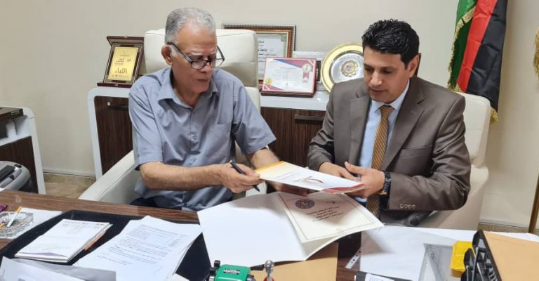 اتفاقية تعاون مشترك بين جامعة عمر المختار والأكاديمية الليبية فرع الجبل الأخضر.
