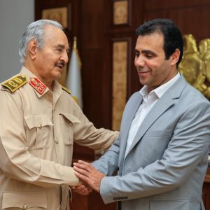 القـائد العـام للقوات المسلحة العربية الليبيـة يستقبـل رئيس جـامعة عمـر المختـار |