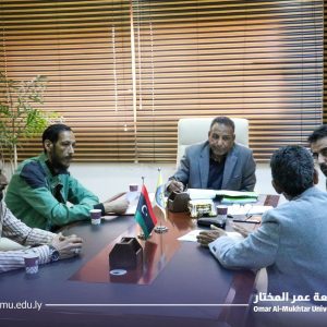 اجتماع الكاتب العام بمكتب الشؤون الإدارية بالجامعة.