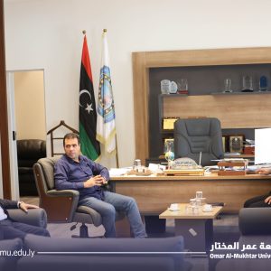 The university president meets with the chairman of the board of the Public Employment Authority