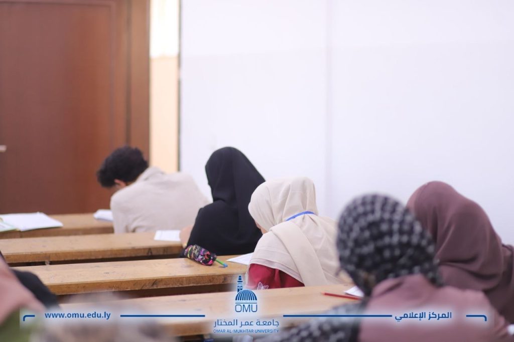 انطلاق الامتحانات النهائية بكلية الآداب بجامعة عمر المختار — صورة 2