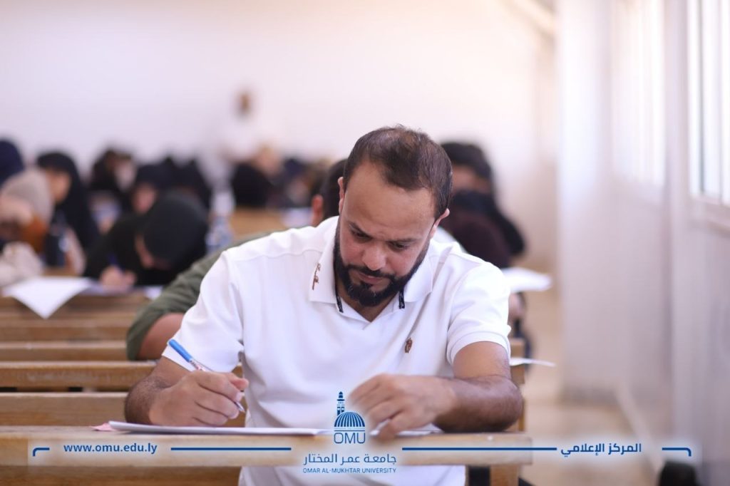 انطلاق الامتحانات النهائية بكلية الآداب بجامعة عمر المختار — صورة 6